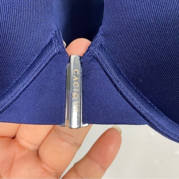 Cacique Front closure, smooth, boost plunge bra - Picture 4 of 11